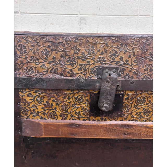 Late 19th Century Antique 19th Century Victorian Flat Top Travel Trunk For Sale - Image 5 of 12