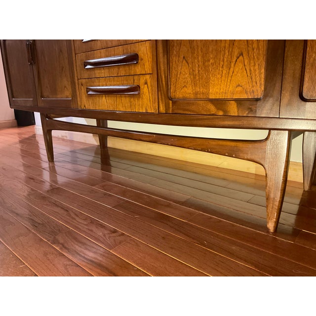 Victor Wilkins 1960s Long Mid-Century Danish Teak Credenza by Victor Wilkins for G Plan For Sale - Image 4 of 6