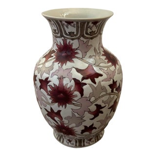 Chinese Porcelain Decorated Vase For Sale