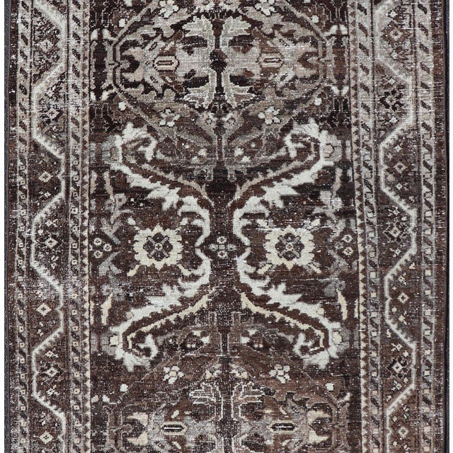 Textile Antique Persian Mahal Gallery Runner With Bold Curvilinear Design 4'7 X 9'9 For Sale - Image 7 of 11