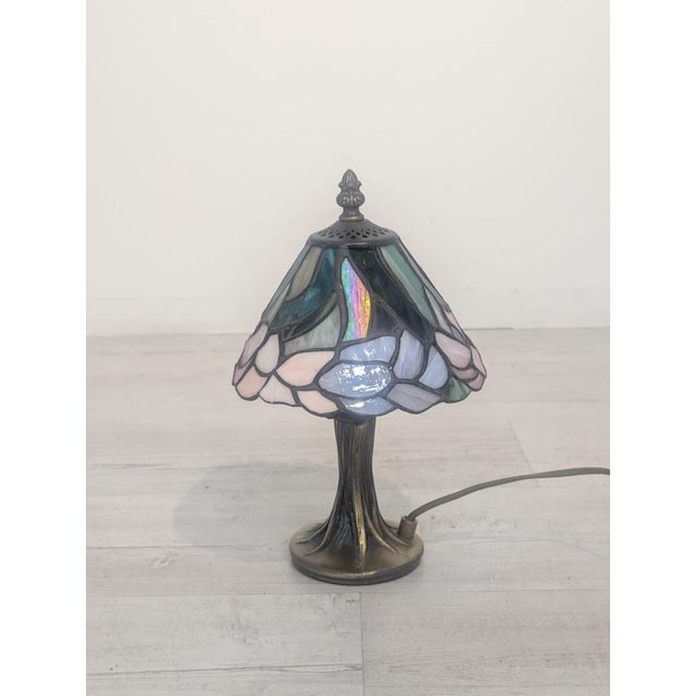 Tiffany Table Lamp attributed to Tiffany, in Good conditions. Designed 1970 to 1979 This piece is attributed to the...