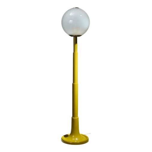 Postmodern Skyscraper Floor Lamp with Mustard Lacquered Stem and Glass Shade, Italy For Sale