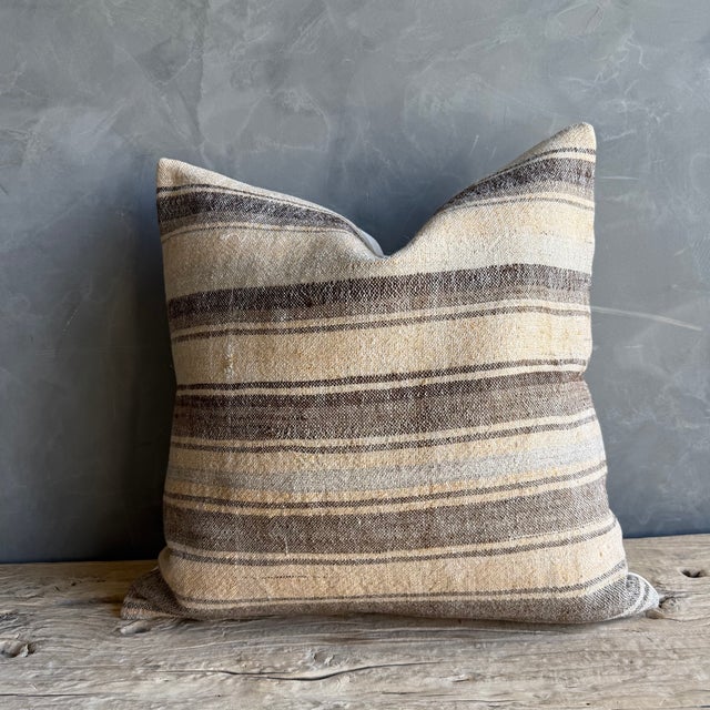Size: 22" x 22" Main color: Dark Brown / Gray / Wheat colored stripes Includes: Down/Feather Insert Our vintage Turkish...