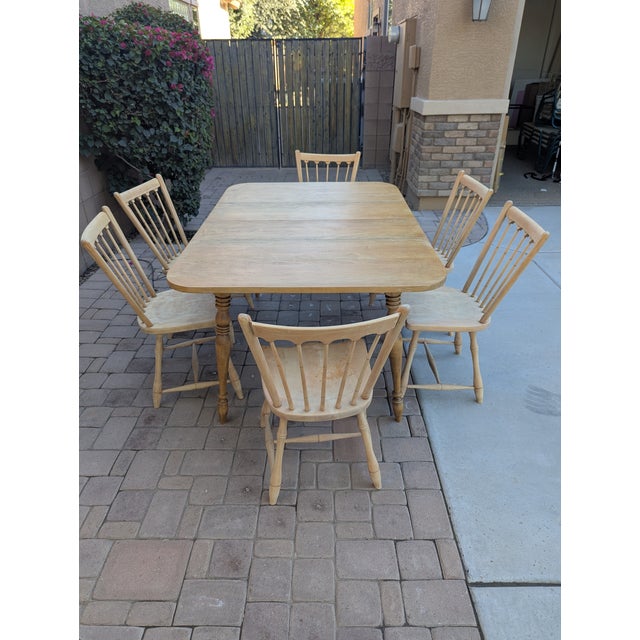 1970s Pennsylvania House table and 6 chairs. Table: 42" W x 62" L X 29.75" H (72" L with leaf) Table includes one 10"...