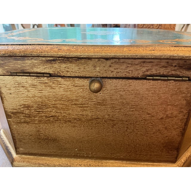 Mid 20th Century Italian Florentine Style Teal & Gold Gilt Jewelry Chest - Made in Japan For Sale In Chicago - Image 6 of 8