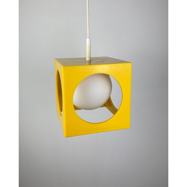 Minimalistic Space Age Yellow Cube Ceiling Lamp by Richard Essig, Germany, 1973 For Sale - Image 3 of 18