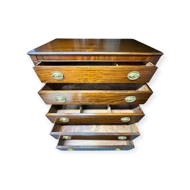 Vintage Kindel Grand Rapids Mahogany 5-Drawer French Louis XVI Style For Sale In New York - Image 6 of 11