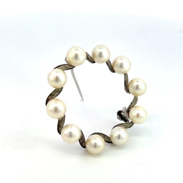 1990s 1990s Mikimoto Estate Akoya Pearl Brooch Pin Sterling Silver For Sale - Image 5 of 9