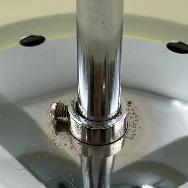 White Space Age Ufo Lamp by Vico Magistretti for Artemide, 1970s For Sale - Image 8 of 11