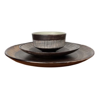 Mid-Century Modern Danish Studio Pottery Minimalist Plates and Bowl from Einar Helleroe, 1960s, Set of 3 For Sale