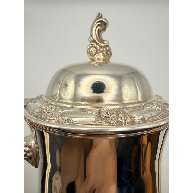Oneida Du Maurier Silver Plate Coffee Pot & Teapot Set / Pitchers Ornate Vintage For Sale - Image 14 of 18
