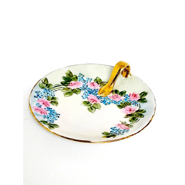 Apparently tea for two cannot be served properly without a precious little plate specifically for lemon wedges. This one...