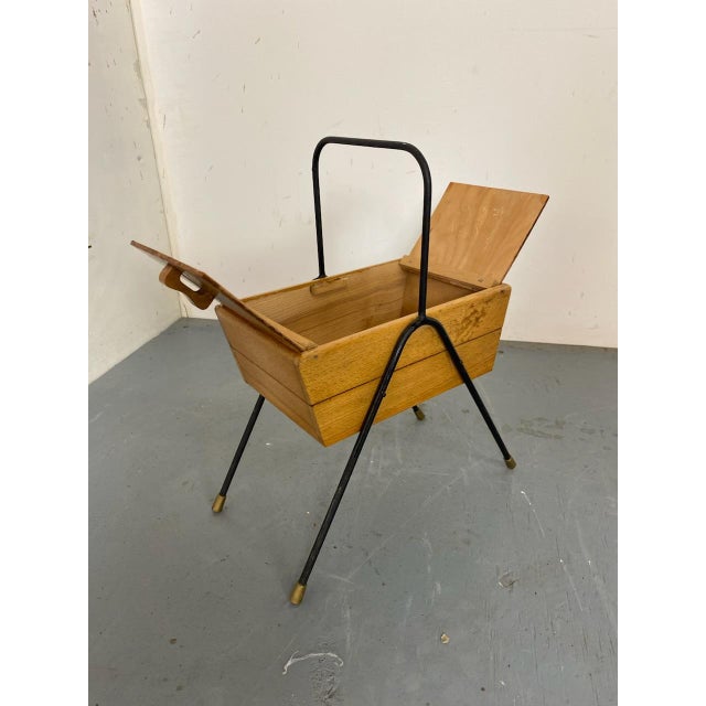 Nice small vintage mid century sewing box or jewellery box.