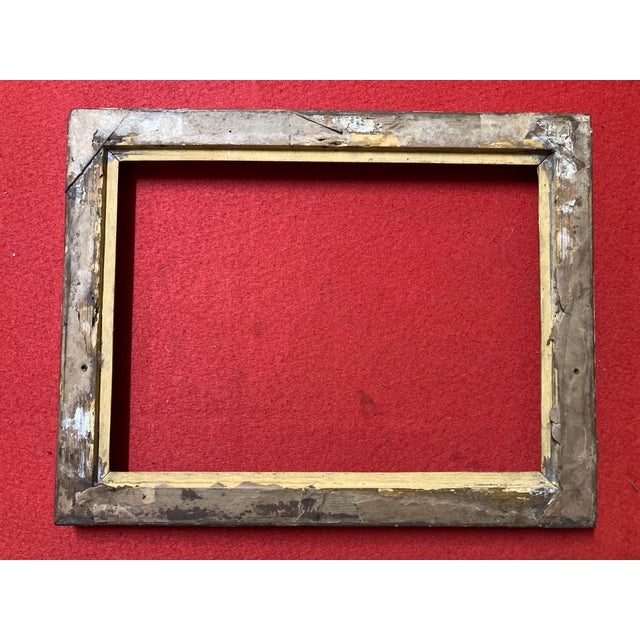 Keyed frame with palmette motifs in the spandrels Restoration period Beautiful decoration and lovely gilt patina The frame...