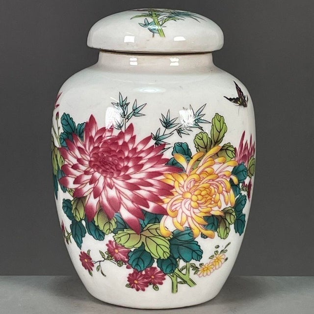 A charming Chinese porcelain covered jar. The white ground is beautifully hand-painted in vibrant Famille Rose enamels,...