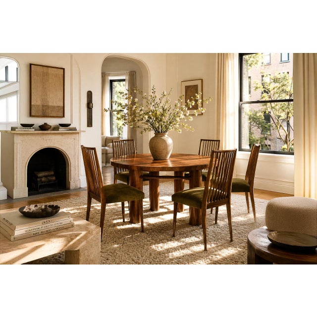 This rare set of six dining chairs, designed by Joaquim Tenreiro in the 1950s, exemplifies the designers pivotal role in...