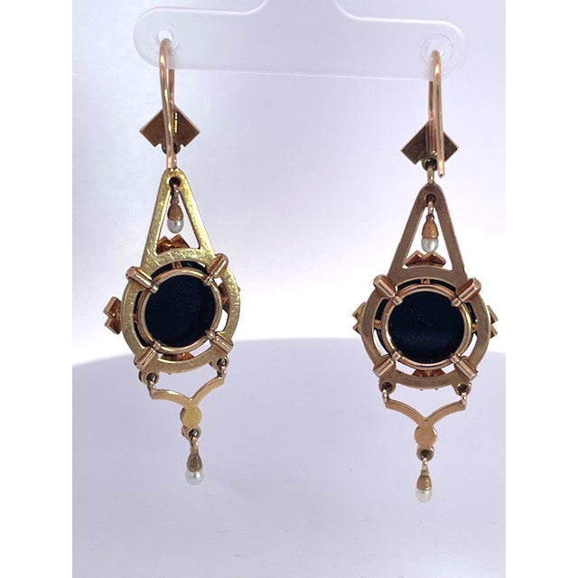 1940s 14k Sardonyx Cameo Split Pearl Brooch and Matching Earrings- Set of 3 For Sale In Los Angeles - Image 6 of 12