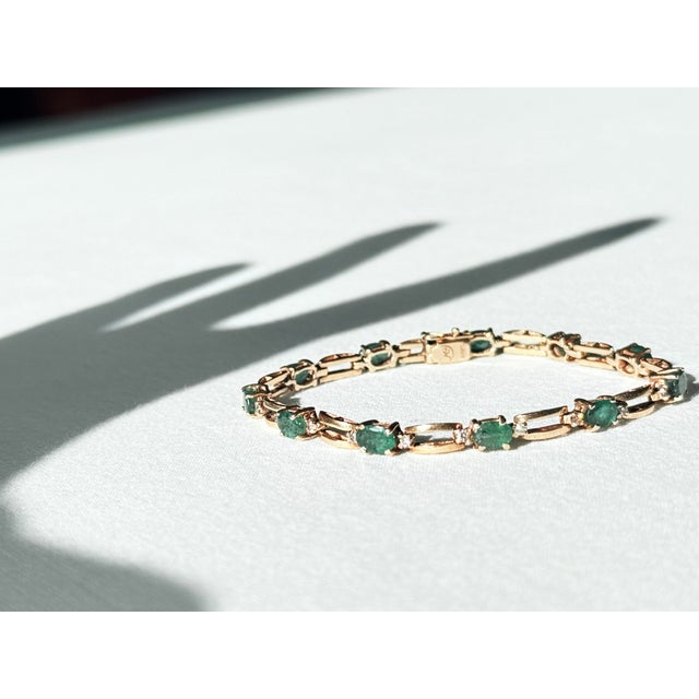 Contemporary Vintage Michael Anthony 14k Yellow Gold Emerald Diamond Bar Link Tennis Bracelet For Sale - Image 3 of 17