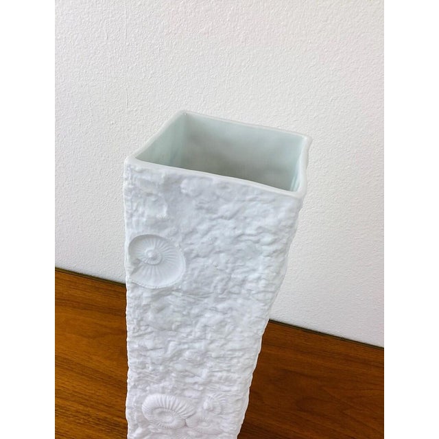 Mid-Century Modern Vintage 1970s Kaiser Ammonites Sea Shell Fossil Matte White Porcelain Vase / Vessel For Sale - Image 3 of 8