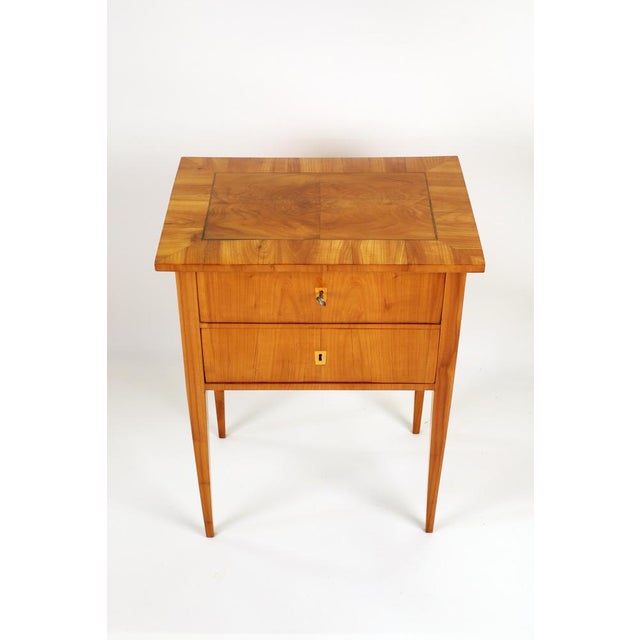 Antique Biedermeier Side Table in Cherry Wood, 1830 For Sale - Image 13 of 14