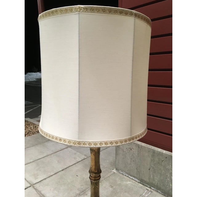James Mont Large Japanese Brass Floor Lamp in Faux Bamboo With Marble Tray Table & Original Barrel Shade For Sale - Image 4 of 13