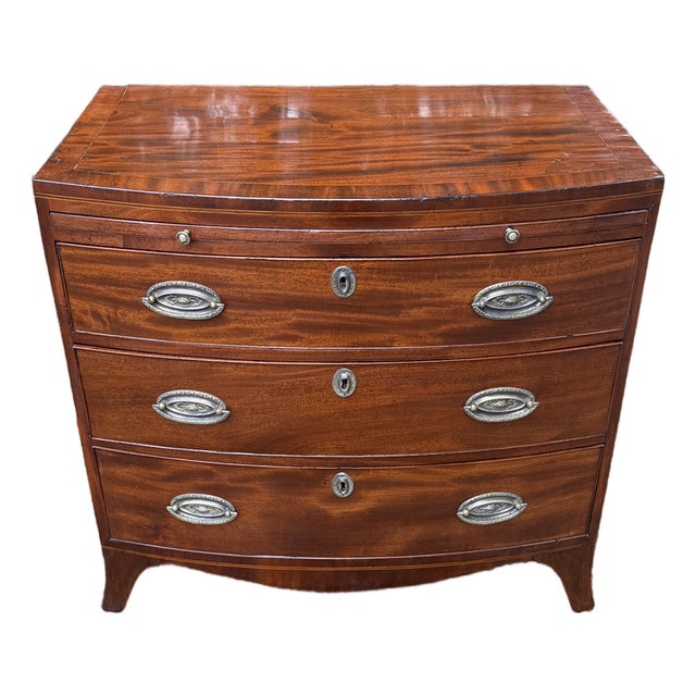 Georgian Mahogany Bow-Fronted Chest of Drawers, 1820s For Sale