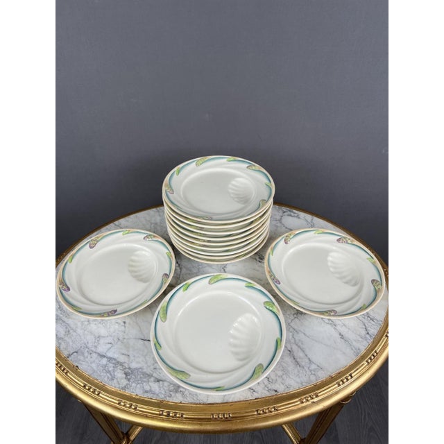 Platter and Plates from Sarreguemines, 19th Century, Set of 13 For Sale - Image 5 of 10