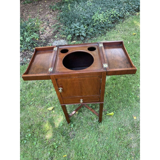 Brown English 19th Century Sheraton Style Washstand in Mahogany For Sale - Image 8 of 12