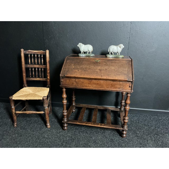 Early 18th Century William and Mary Oak Bureau, 1700s For Sale - Image 5 of 7