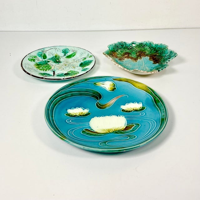 Antique Hollywood Regency Boho Chic Germany Majolica Wall Plate Installation - Set of 3. For Sale - Image 13 of 16