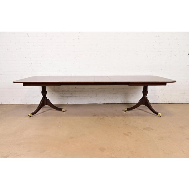 English Kindel Furniture Georgian Banded Mahogany Double Pedestal Extension Dining Table, Newly Refinished For Sale - Image 3 of 14