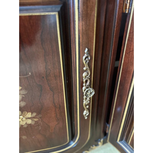 1980s Gilt Union National Furniture Company China Cabinet For Sale - Image 9 of 14