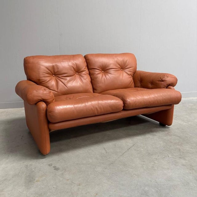 Remarks: Vintage B&B Italia sofa by Tobia Scarpa, model Coronado, Italian design 1960s. In brown / cognac leather...