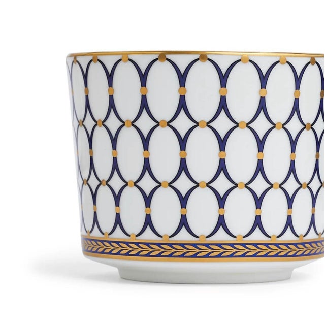 Renaissance Wedgwood Bone China Renaissance Gold Tea Cup and Saucer For Sale - Image 3 of 10