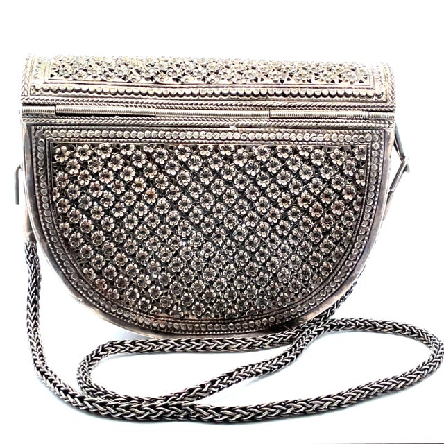 This stunning vintage shoulder purse is crafted in solid sterling silver (S925) and showcases an elaborate all-over floral...