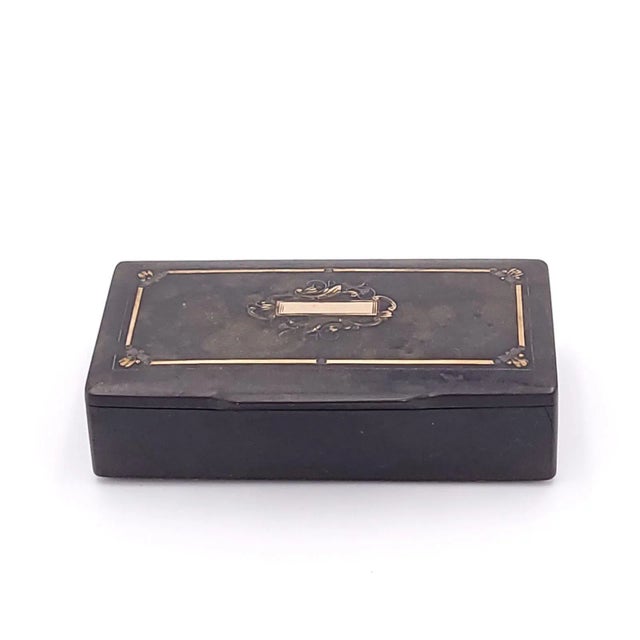 French Papier-Mâché Snuff Box Inlaid With Gold, Circa 1840 For Sale - Image 10 of 10