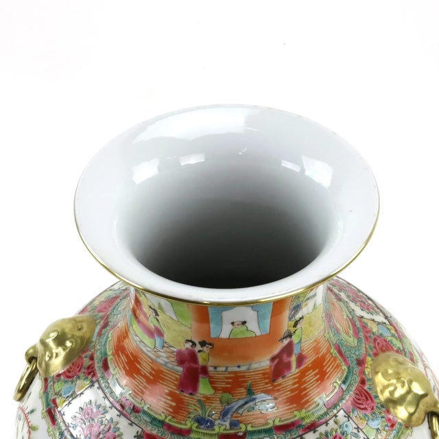 A Pair of Large Guangcai Porcelain Vases in the 19th Century For Sale - Image 4 of 12