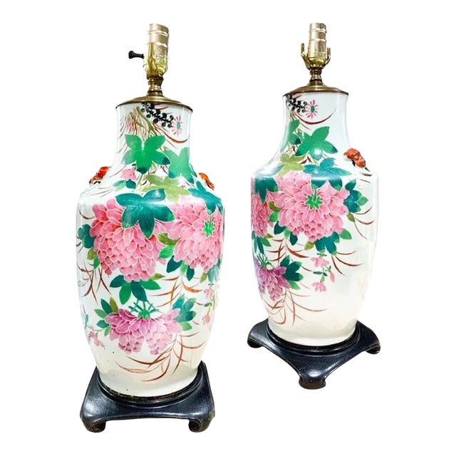 Chinese Deco Hollywood Regency Chrysanthemum Porcelain Lamp, Early 20th Century For Sale