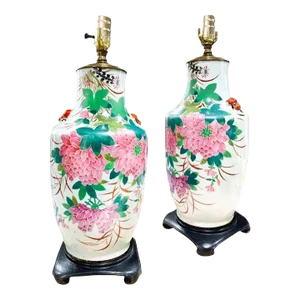 Chinese Deco Hollywood Regency Chrysanthemum Porcelain Lamp, Early 20th Century