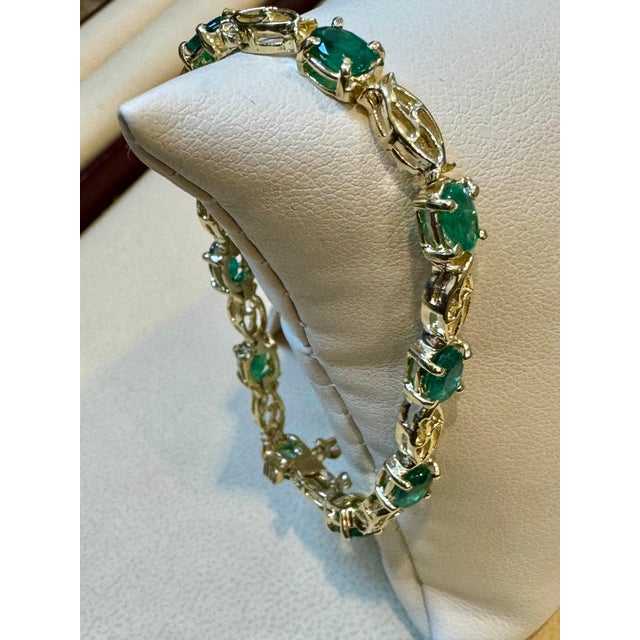 5.5 Ct Natural Emerald & Diamond Cocktail Tennis Bracelet 14 Karat Yellow Gold For Sale - Image 4 of 18