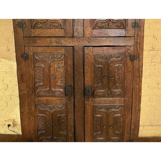 15th Century Gothic 4-Door Cupboard or Wardrobe in Oak For Sale - Image 17 of 18