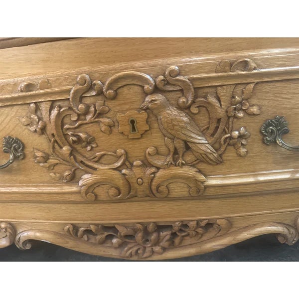 Mid-1900s French Louis XV Style Carved Oak Commode For Sale In New Orleans - Image 6 of 7