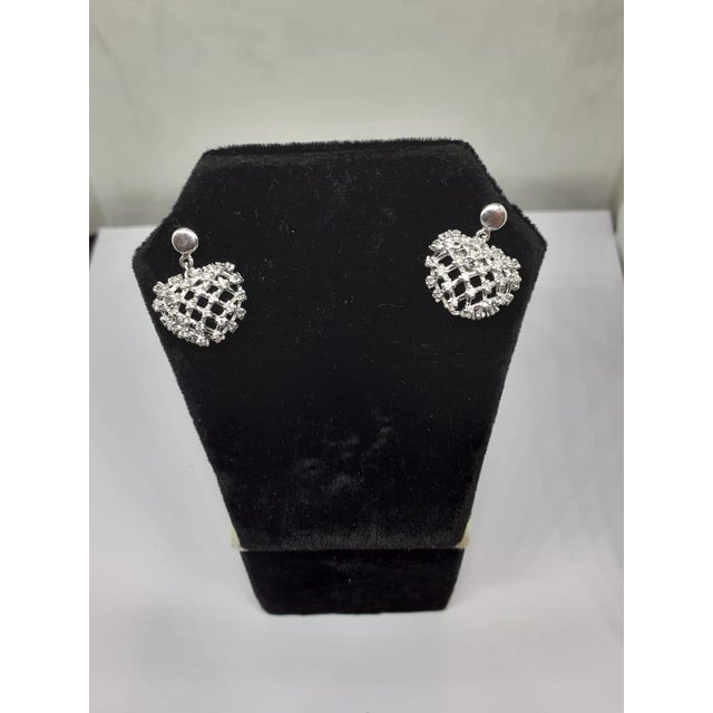 Natural Diamond Earring with 0.70 Carat Diamond in 18k Gold For Sale - Image 4 of 6