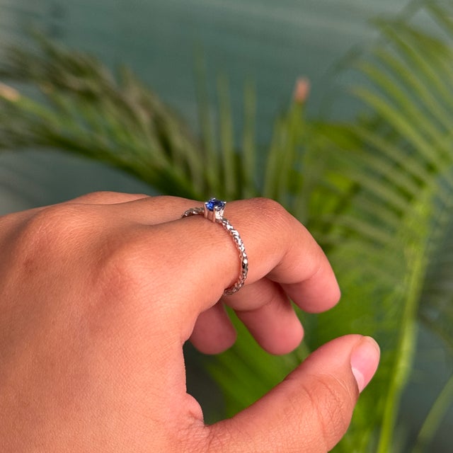 Blue Sapphire Textured Solitaire Ring Size 7 in 14k White Gold Dainty Fine Jewelry For Sale - Image 11 of 18