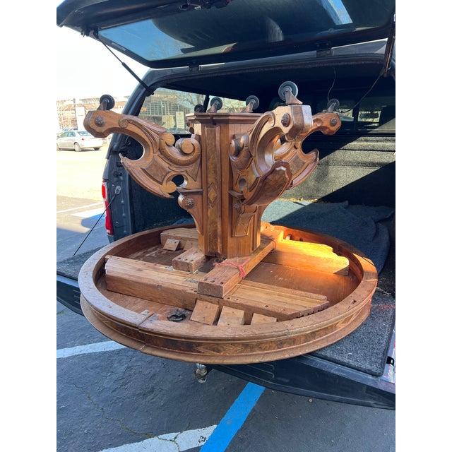 Traditional Italian Regency Walnut Round Extension Dining Table ( 4 Leaves )( 18th-Early 19th Century) For Sale - Image 3 of 6