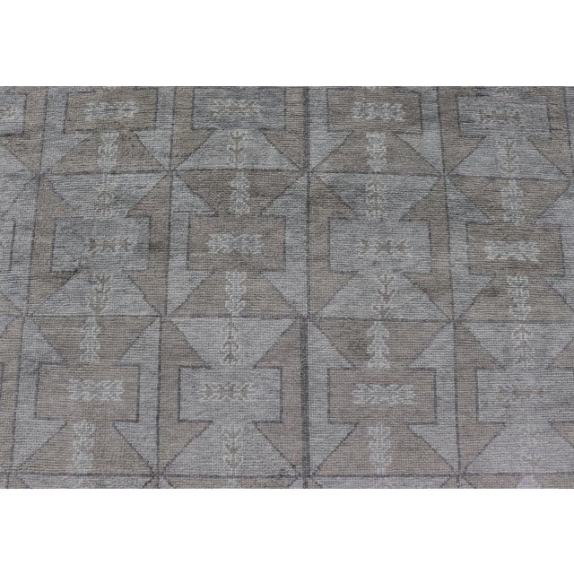 Gray Modern Turkish Oushak Rug With Shades of Gray With Tribal Design For Sale - Image 8 of 12