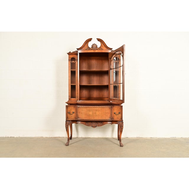 1920s Berkey & Gay Antique Georgian Burled Walnut Breakfront Bookcase Cabinet, Circa 1920s For Sale - Image 5 of 12
