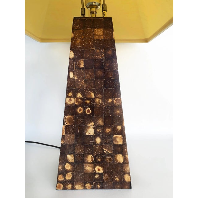 Vintage Tessellated Coconut Shell Table Lamp For Sale In Miami - Image 6 of 7