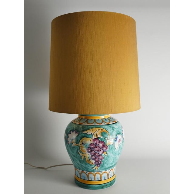 Deruta Porcelain Table Lamp with Hand-Painted Grape Decoration, Italy, 1960s For Sale - Image 3 of 17