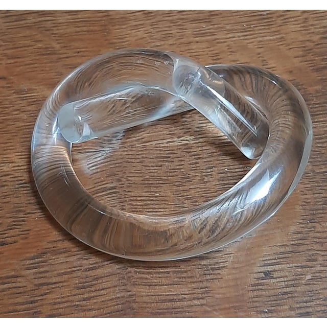 Mid-Century Modern Lucite Pretzel Twist Napkin Rings Mid Century Thorpe For Sale - Image 3 of 5
